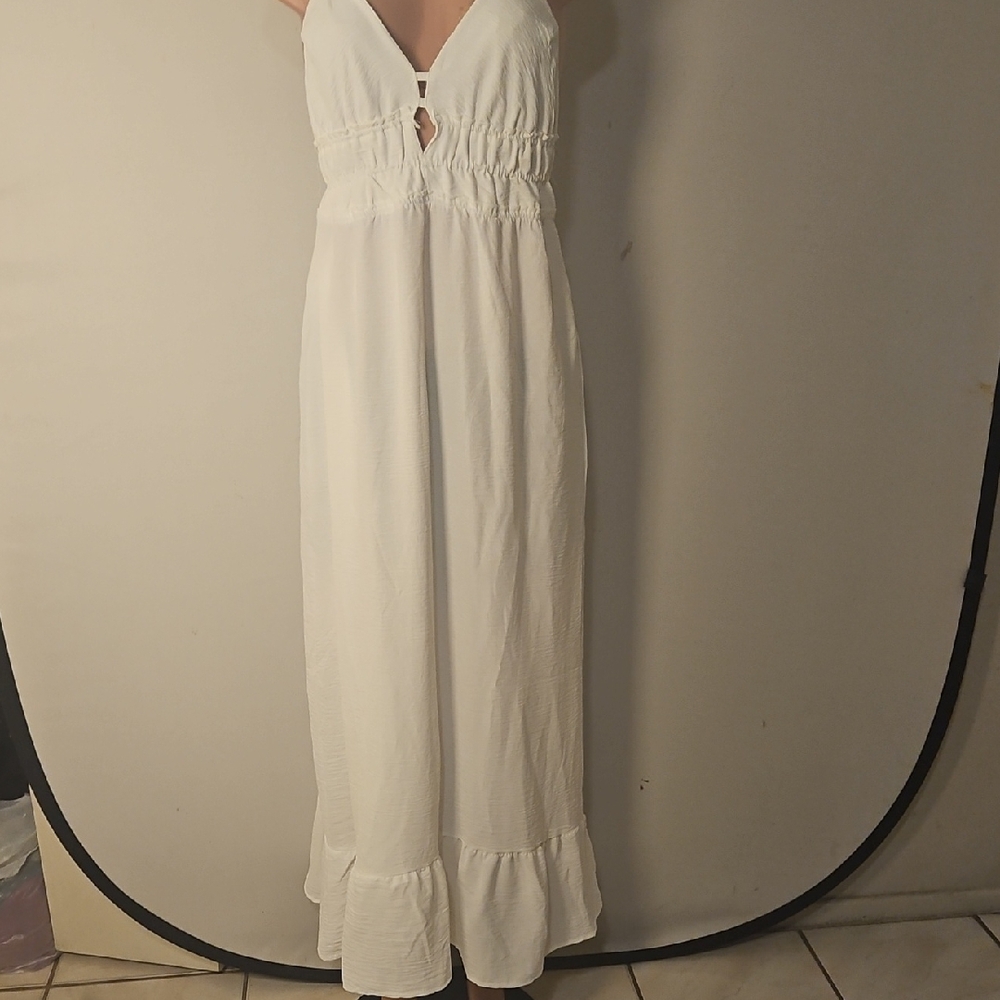 Chic White Sleeveless Maxi Dress